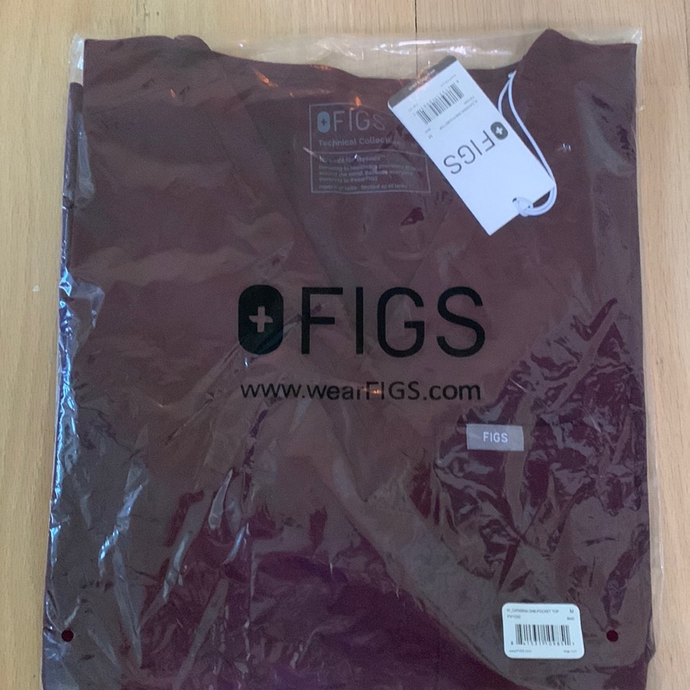 Figs Catalina top / one pocket / size Medium in Burgundy